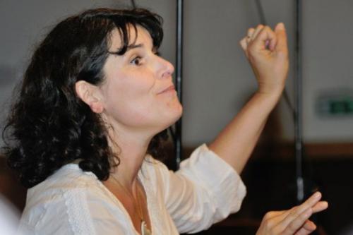 Catherine Mille partage avec Dominique la direction des choristes.