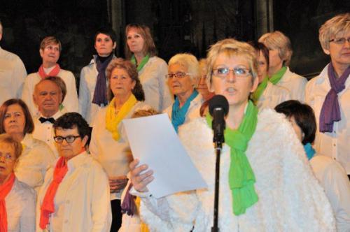 Francine présente les associations pour lesquelles nous chantons: REVES et Amis et Résidents des Ber